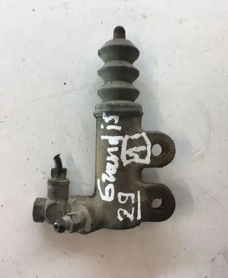 Mitsubishi Grandis Clutch slave cylinder 