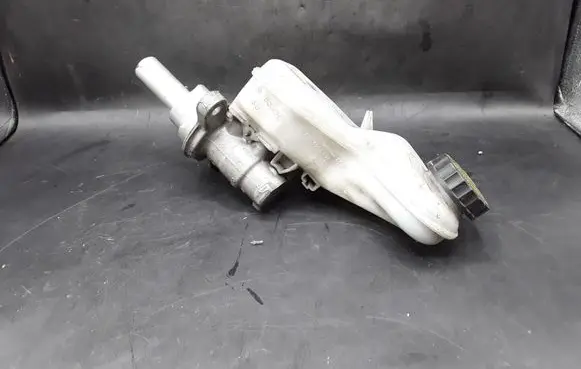 Toyota Avensis T270 Master brake cylinder 0204255330