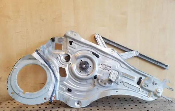 KIA Sportage Front window lifting mechanism without motor