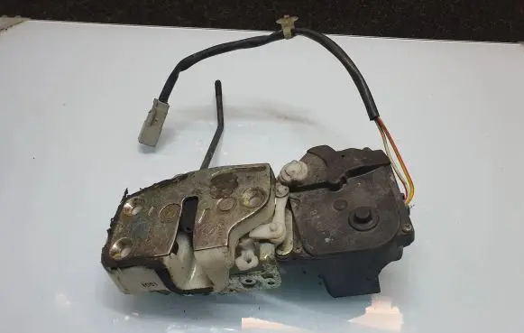 Honda Civic Rear door lock H4831110
