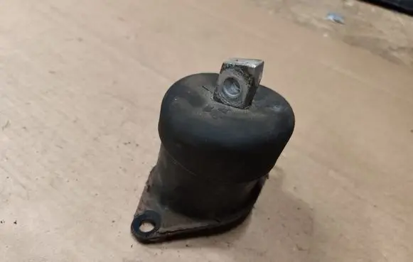 Honda Accord Engine mount bracket