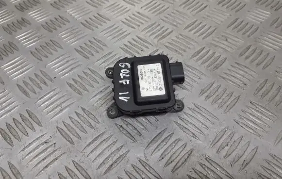 Volkswagen Golf IV Central body control module 8D2820511C