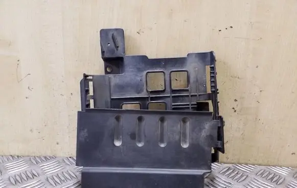 Volkswagen PASSAT B7 Other engine bay part 3AA906507A 3AA906337
