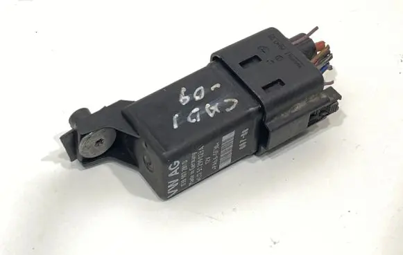Volkswagen Caddy Glow plug pre-heat relay 038907281D 51299023A PA66GF30