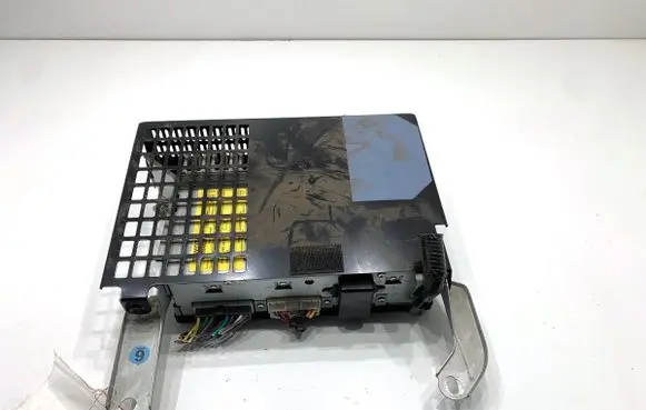 Toyota Land Cruiser (FJ75) Sound amplifier 8628060291