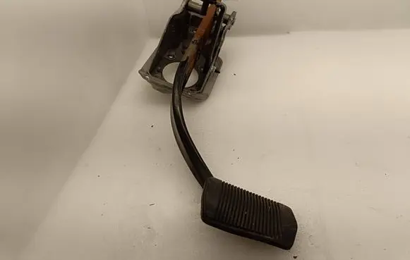 Dodge Durango III Brake pedal 04581656AA VB060 V139