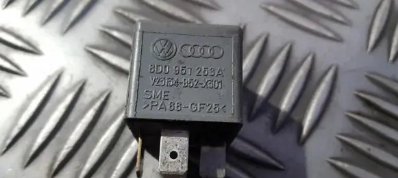 Volkswagen PASSAT B5.5 Other relay 8d0951253a v23134-b52-x301