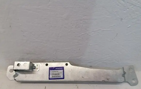 Volvo V60 Fender mounting bracket 31468234