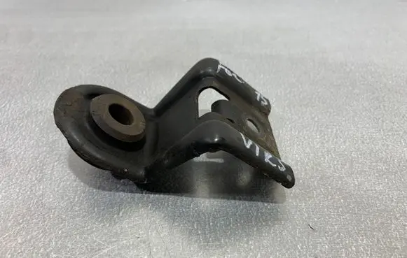 Subaru Forester SJ Radiator mount bracket