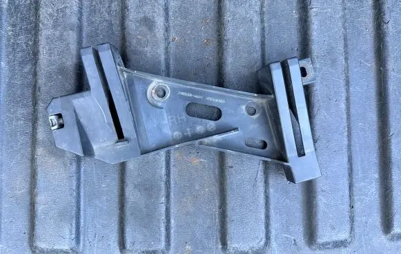 Infiniti FX Headlight/headlamp mounting bracket 245341531