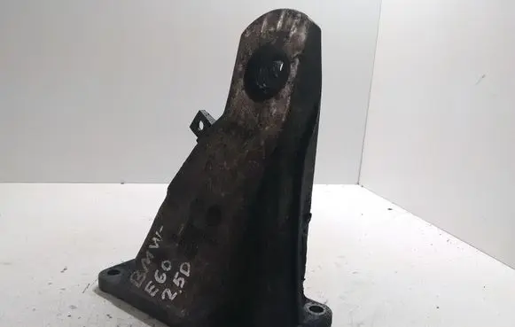 BMW 5 E60 E61 Engine mounting bracket 676115002 73681310