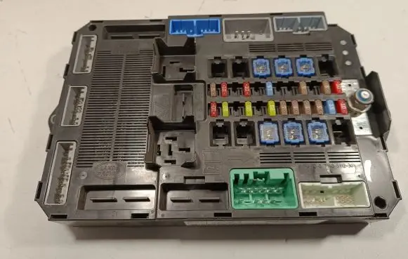 Jaguar XF X250 Relay mounting block CX2314B476AG 7370028830