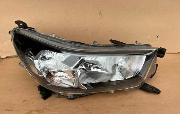 Toyota Hilux VIII Headlight/headlamp 811100KX60 923364040