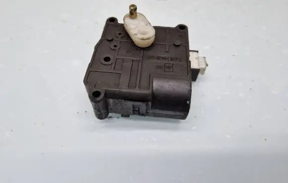 Toyota Corolla Verso AR10 Air flap motor/actuator 1138002051 10E29
