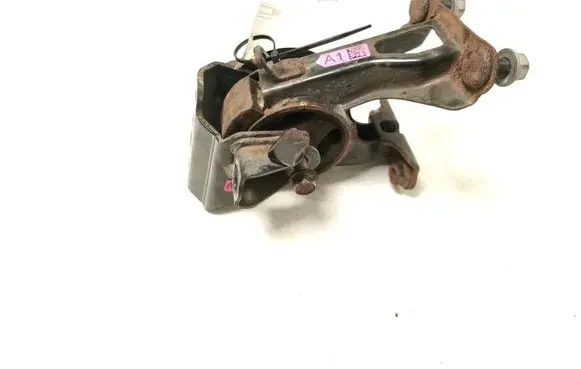Toyota Avensis T270 Engine mount bracket 123710D180