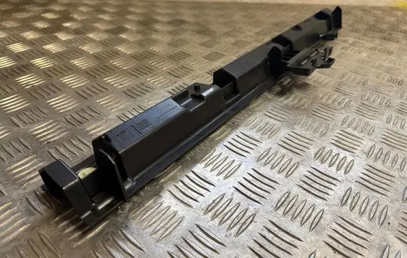 BMW i4 Sill supporting ledge 8737092