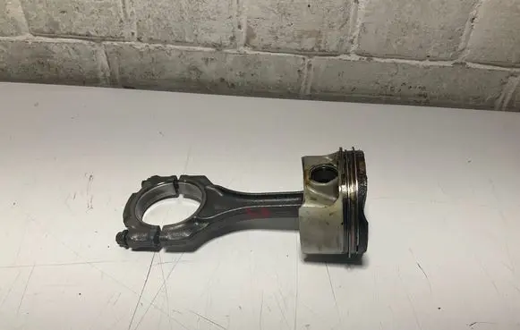 BMW 6 F06 Gran coupe Piston with connecting rod 7646892