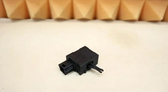 Mercedes-Benz SLK R171 Glove box lock 0025424219