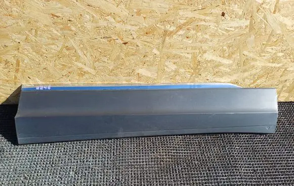 Volkswagen Tiguan Front door trim (molding) 5NA854940AG 5NA854940AF