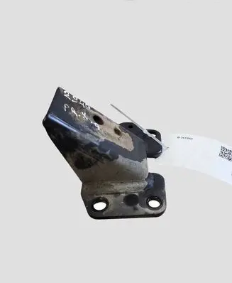 Mitsubishi L200 Engine mounting bracket