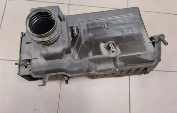 Volvo C30 Air filter box 30650076 30677532