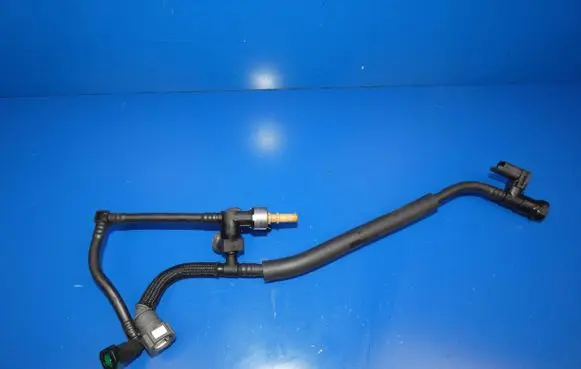 Volvo V40 Fuel line/pipe/hose 