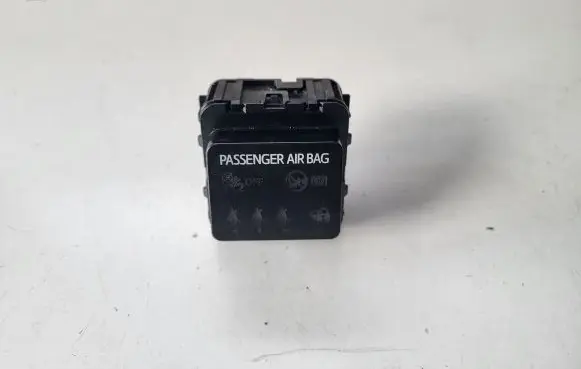 Toyota Auris E180 Passenger airbag on/off switch 