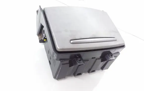 Cup holder front