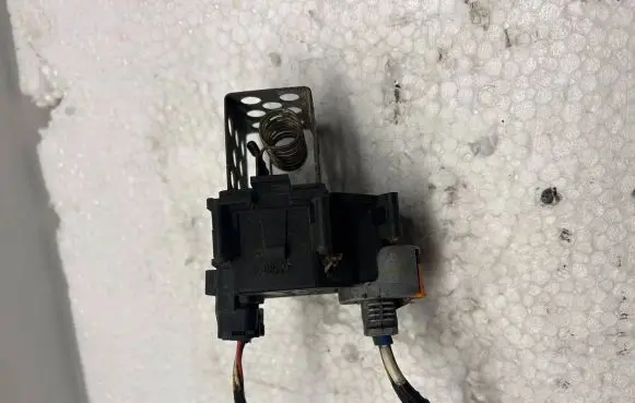 Peugeot 5008 Coolant fan relay 9658508980
