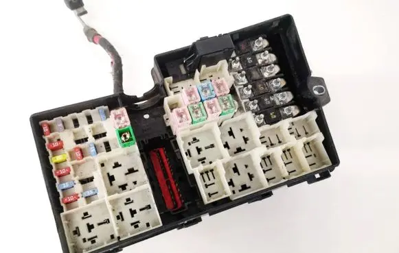 Volvo V50 Fuse box set 8688040 518818000