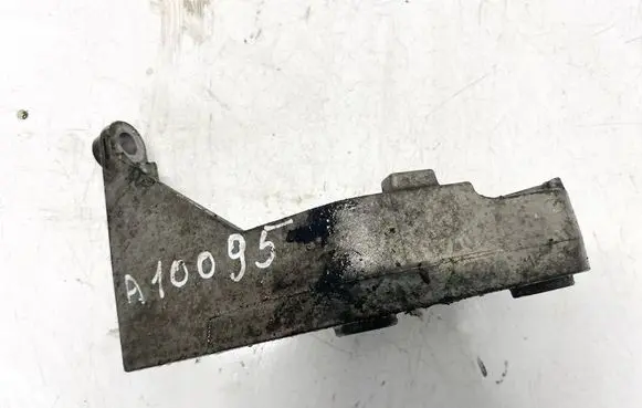 Mitsubishi Space Star Engine mounting bracket 8200055566