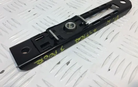 Opel Astra H Seat belt height adjuster 13156393