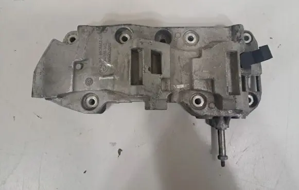 BMW 3 F30 F35 F31 Generator/alternator bracket 8506863