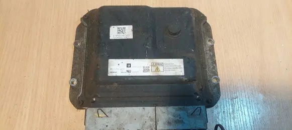 Opel Zafira B Engine control unit/module ECU 55572800 MB275800-9923 D09007