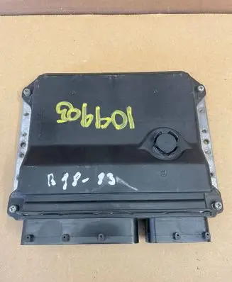 Toyota Avensis T270 Engine control unit/module 8966105F21 MB2759008620