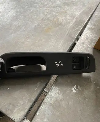 Volkswagen PASSAT B7 Electric window control switch 1J3959857B