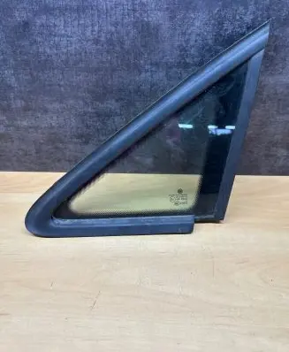 Volkswagen Touran I Rear side window 43R00048 E000255 DOT24M68AS2