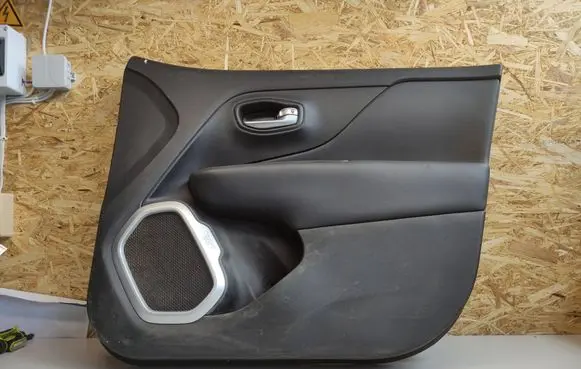 Jeep Renegade Front door card panel trim 2619066 B835
