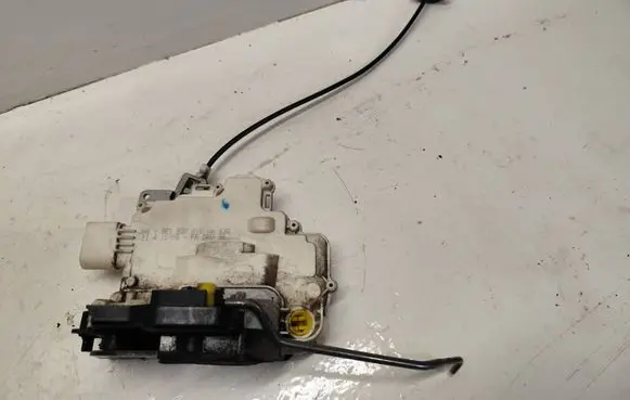 Audi A4 S4 B7 8E 8H Front door lock 8E1837015AA