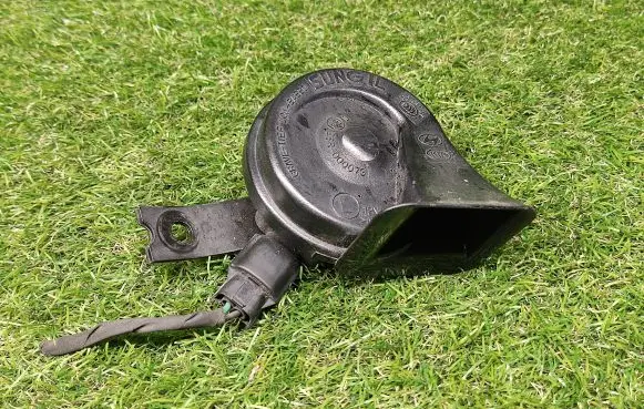 Hyundai Santa Fe Horn signal 966102W110