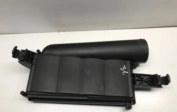 Chrysler Crossfire Air filter box cover 