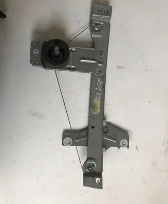 Rear door manual window regulator