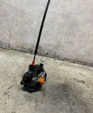 Opel Zafira C Rear door lock