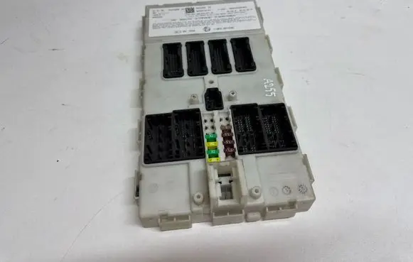 BMW 1 F20 F21 Central body control module 6843898 8665629065 5CBM16F01