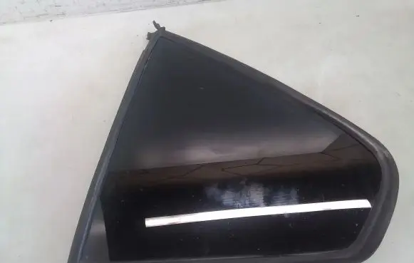 BMW 3 E36 Rear vent window glass 43R001057