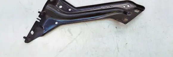 Audi Q5 SQ5 Fender mounting bracket 8R0821136