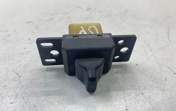 Chrysler Voyager Electric window control switch 04685753AA