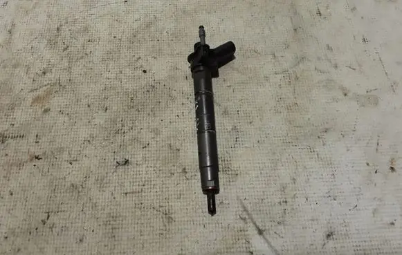 BMW X3 G01 Fuel injector 8571565