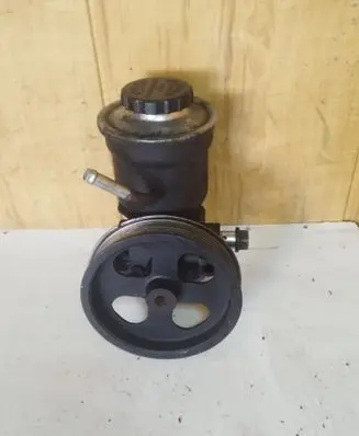 Toyota Avensis T250 Power steering pump 6A93527