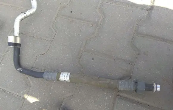 Mercedes-Benz Vito Viano W639 Engine coolant pipe/hose A6398304415